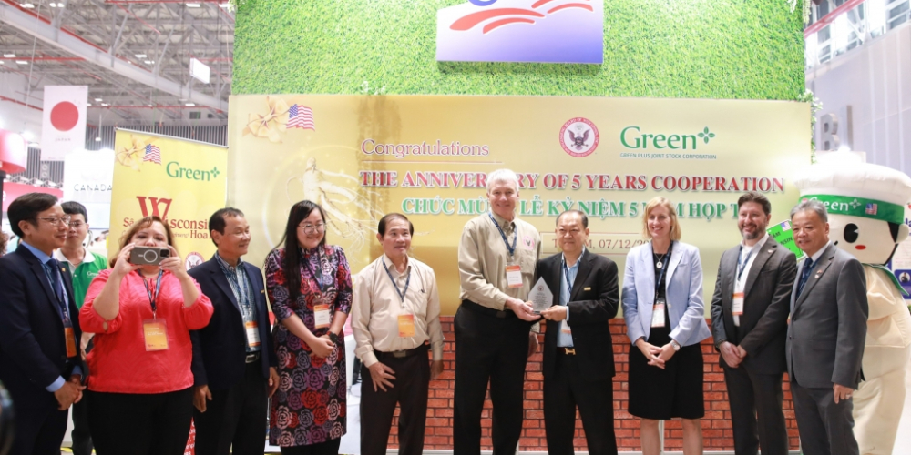 [TẠP CHÍ KINH TẾ & DỰ BÁO]  Green+: Hướng tới Top đầu ngành sản xuất và kinh doanh thực phẩm chức năng Việt Nam