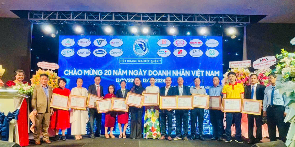 GREEN+ NHẬN GIẤY KHEN CỦA HIỆP HỘI DOANH NGHIỆP TPHCM (HUBA)