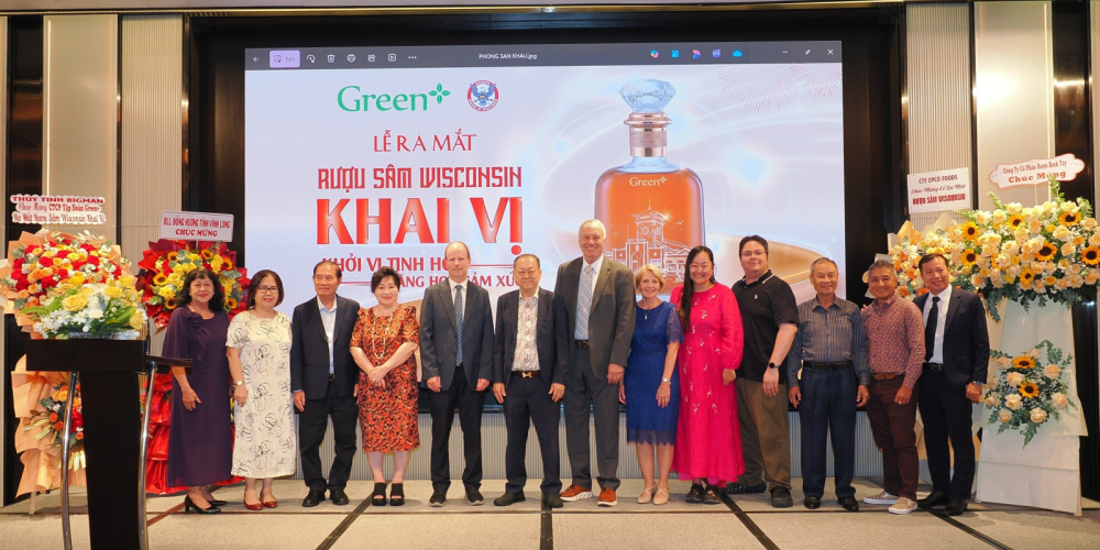 GREEN+ TỔ CHỨC LỄ RA MẮT RƯỢU SÂM WISCONSIN KHAI VỊ