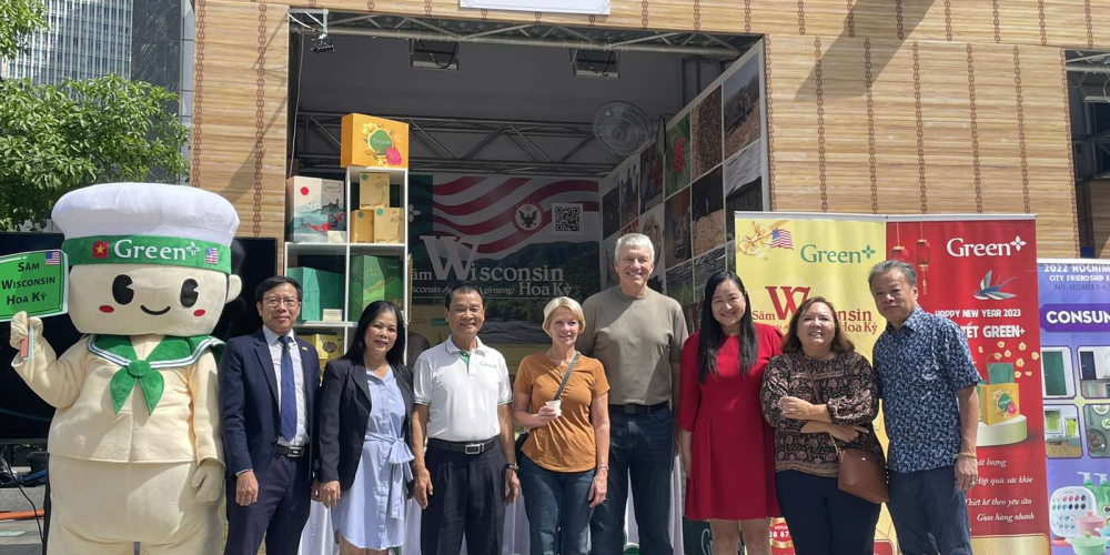 Green+ đại diện Lãnh sự quán Hoa Kỳ giới thiệu Nhân sâm Wisconsin Hoa Kỳ tại Lễ hội TP.HCM năm 2022
